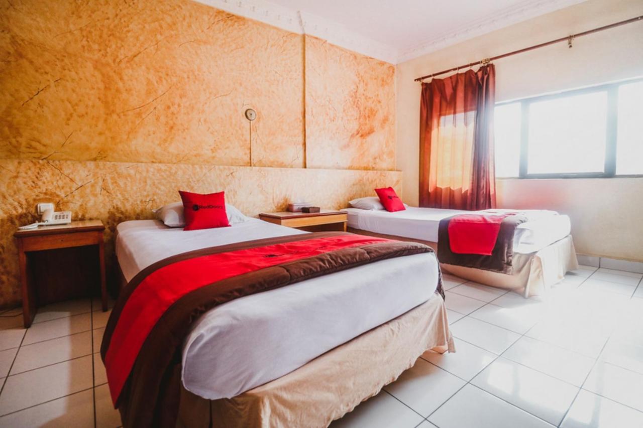 Reddoorz Plus Near Jambi Prima Mall Kültér fotó